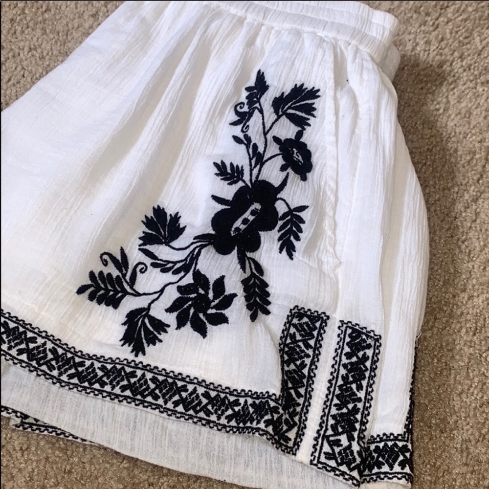 J Crew shorts size 8! New like condition. - Picture 2 of 4